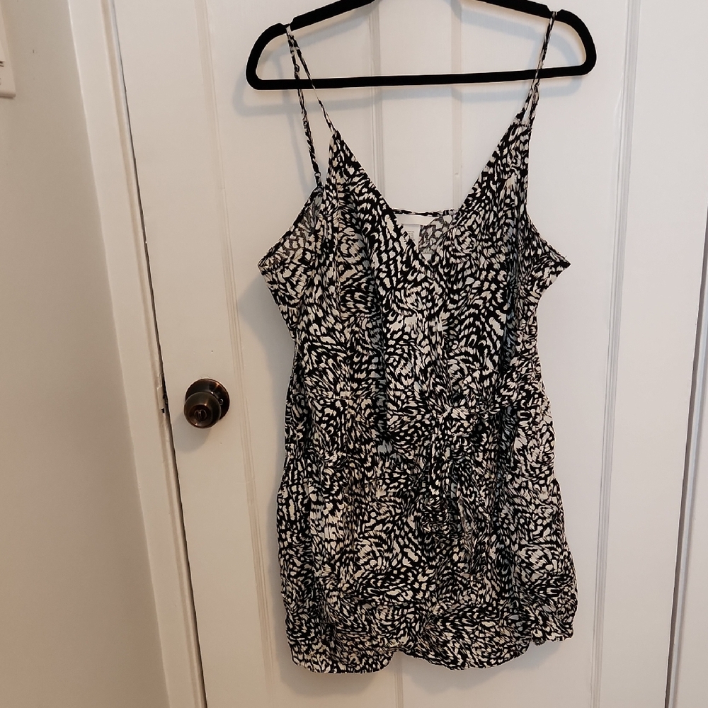 H&M Black and White Leaf Print Dress